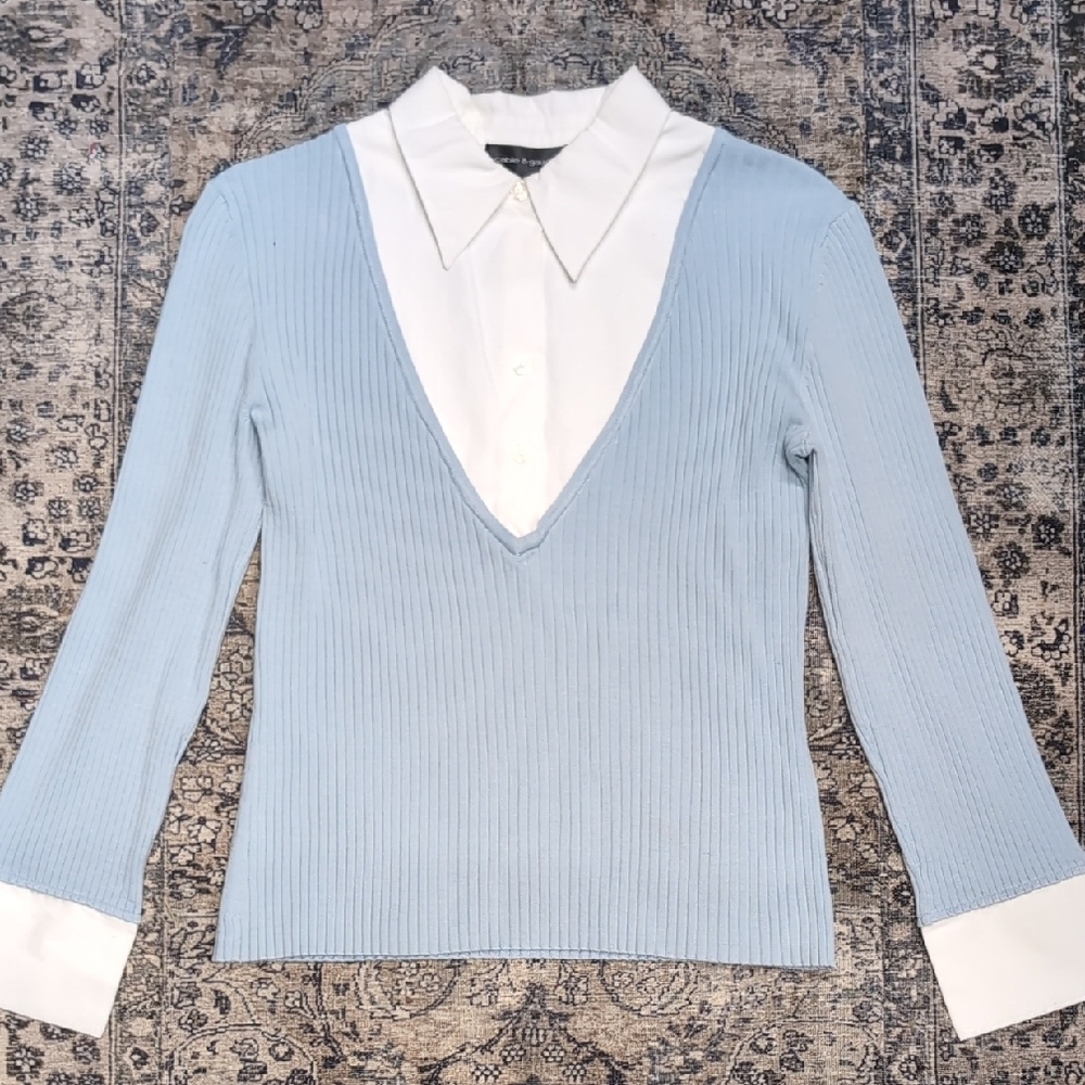Cable & Gauge Silk Academia Light Blue V-Neck Ribbed Sweater with White Collar - Picture 2 of 5